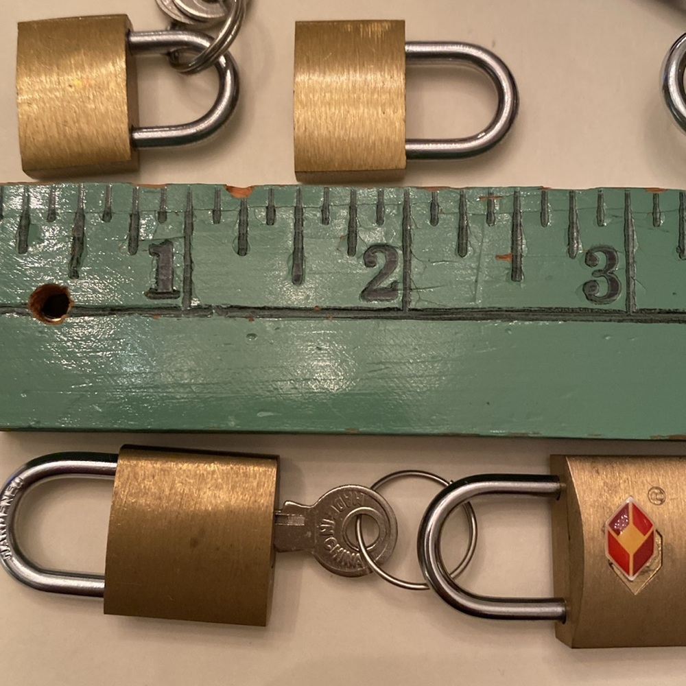 6 Mini - Padlock Sets with Keys - Picture 2 of 3